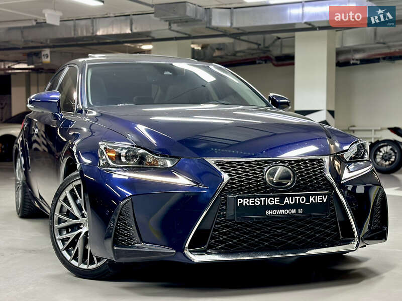Седан Lexus IS 2017 в 