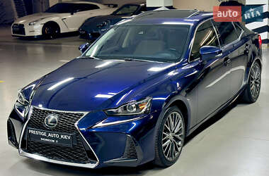 Седан Lexus IS 2017 в 