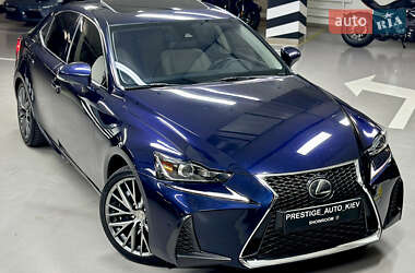 Седан Lexus IS 2017 в 