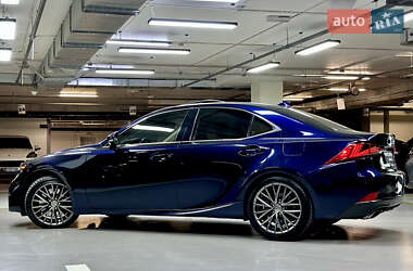 Седан Lexus IS 2017 в 