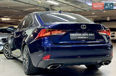 Седан Lexus IS 2017 в 