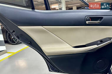 Седан Lexus IS 2017 в 