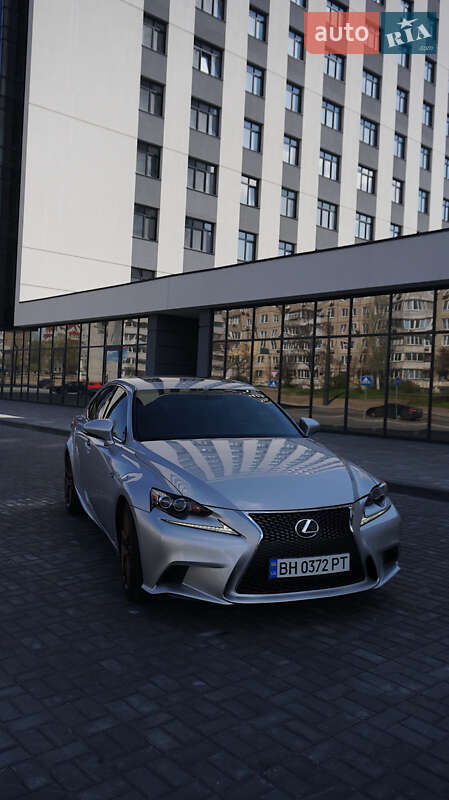 Lexus IS 2016