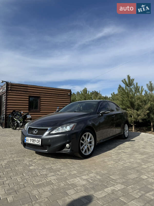 Lexus IS