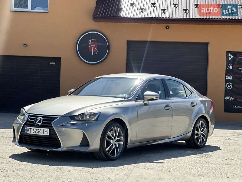 Lexus IS 2017