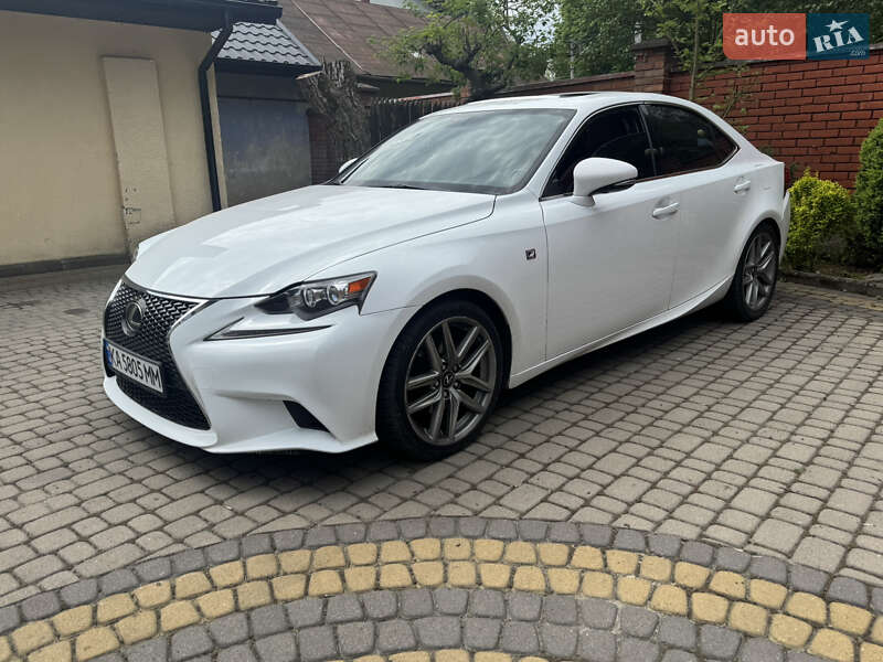 Седан Lexus IS 2015 в 