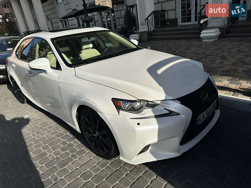 Седан Lexus IS 2014 в 