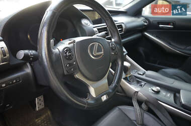 Седан Lexus IS 2015 в 