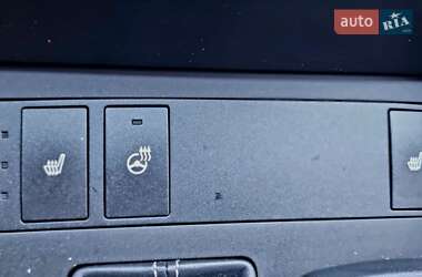 Седан Lexus IS 2017 в 