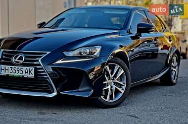 Седан Lexus IS 2017 в 