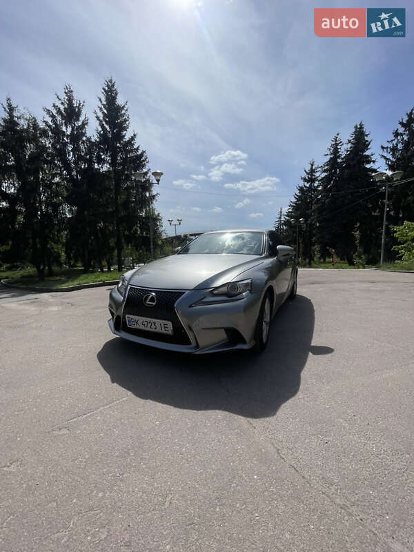 Седан Lexus IS 2014 в 