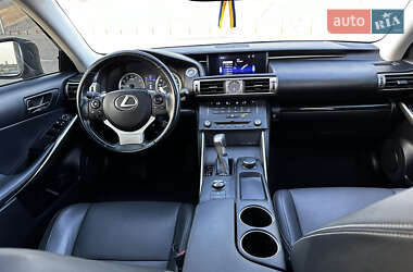 Седан Lexus IS 2016 в 
