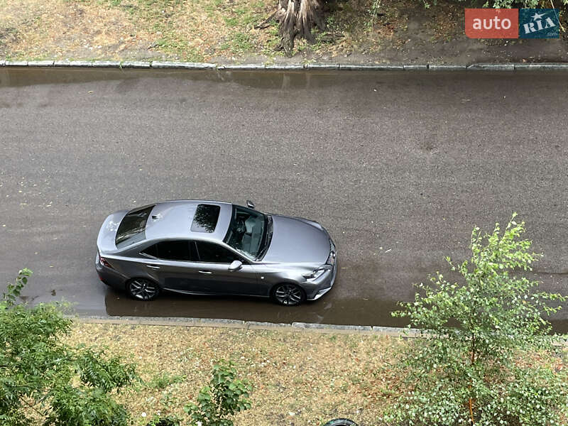 Седан Lexus IS 2014 в Дніпрі