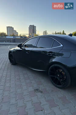 Седан Lexus IS 2019 в 
