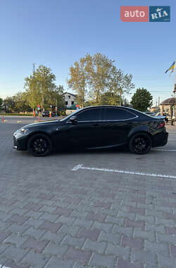 Седан Lexus IS 2019 в 