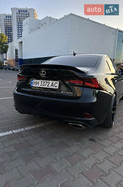 Седан Lexus IS 2019 в 