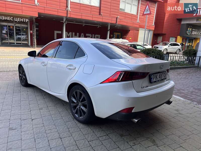Седан Lexus IS 2013 в Львове