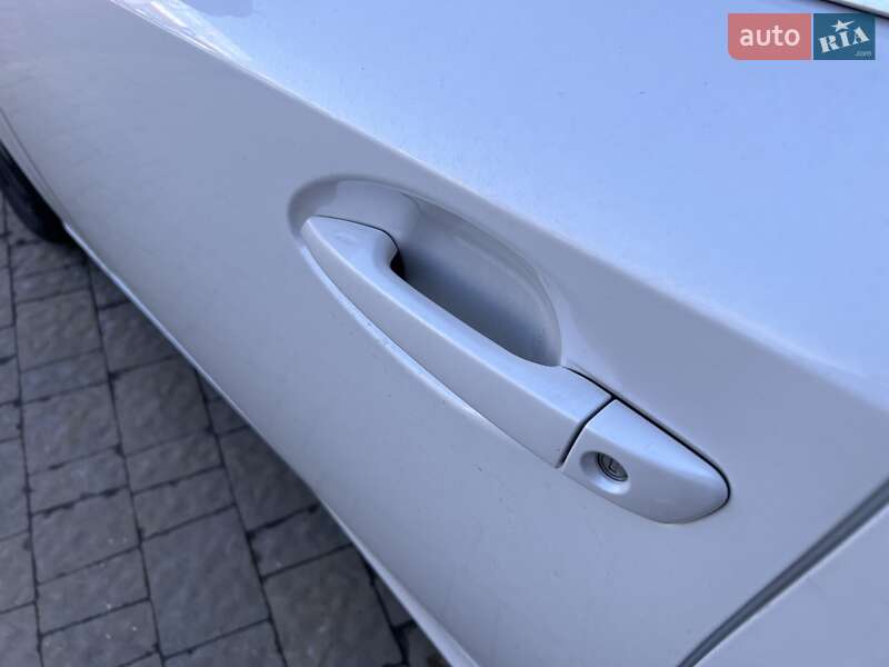 Седан Lexus IS 2013 в Львове