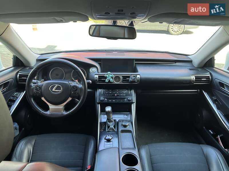 Седан Lexus IS 2013 в Львове