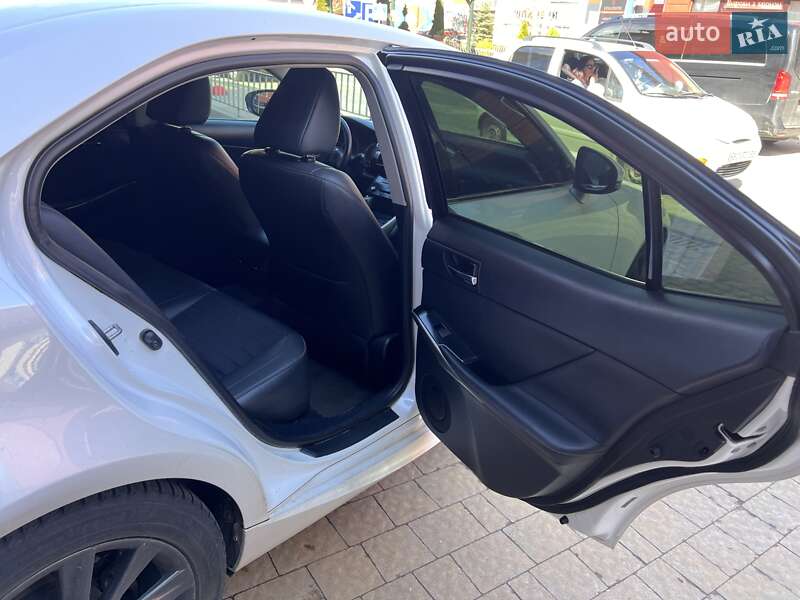 Седан Lexus IS 2013 в Львове