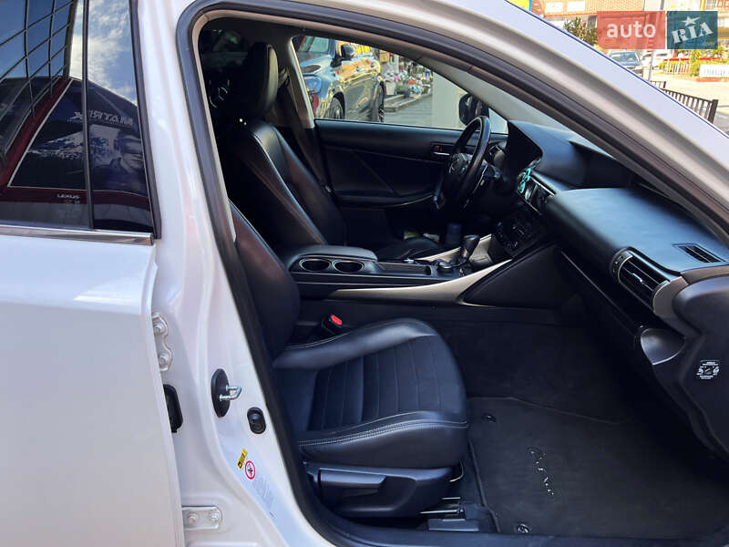 Седан Lexus IS 2013 в Львове