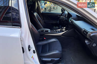 Седан Lexus IS 2013 в 