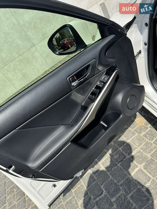 Седан Lexus IS 2016 в Дніпрі