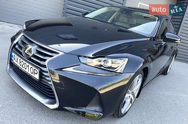 Седан Lexus IS 2017 в 