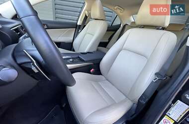 Седан Lexus IS 2017 в 