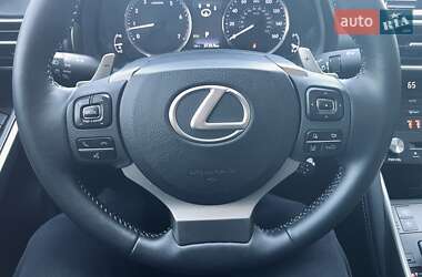 Седан Lexus IS 2017 в 