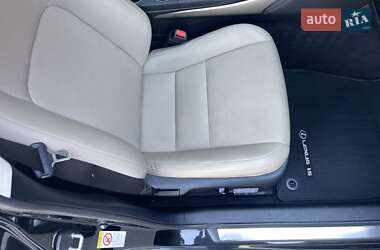 Седан Lexus IS 2017 в 