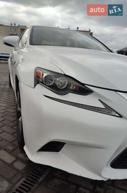 Седан Lexus IS 2016 в 
