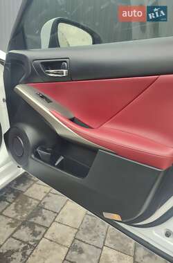 Седан Lexus IS 2016 в 