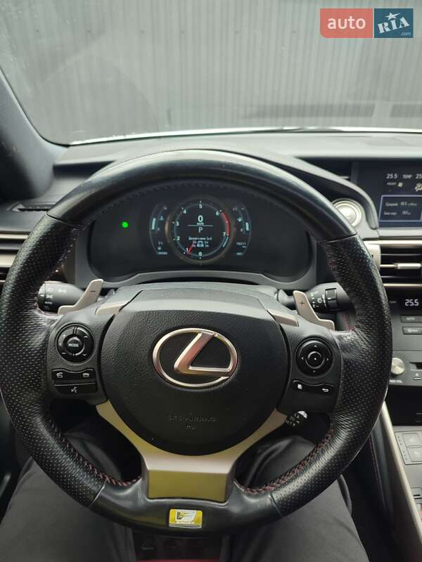 Седан Lexus IS 2016 в Ужгороде