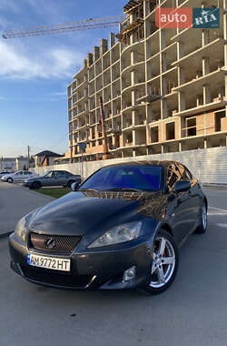 Седан Lexus IS 2005 в Звягеле