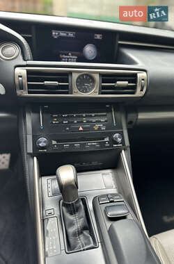 Седан Lexus IS 2013 в 