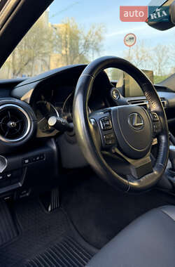 Седан Lexus IS 2021 в 
