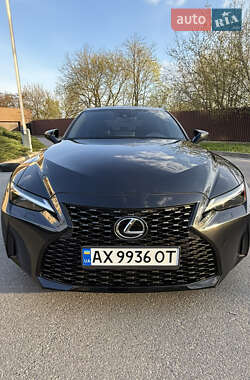 Седан Lexus IS 2021 в 