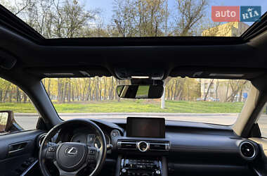 Седан Lexus IS 2021 в 