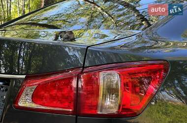 Седан Lexus IS 2012 в 