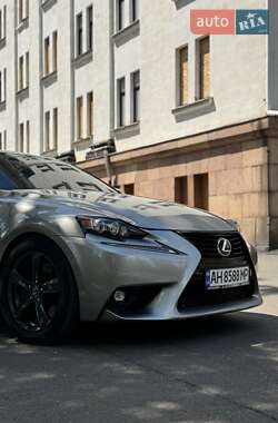 Седан Lexus IS 2015 в 