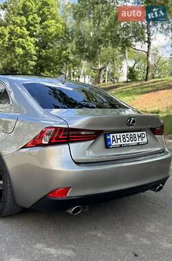 Седан Lexus IS 2015 в 