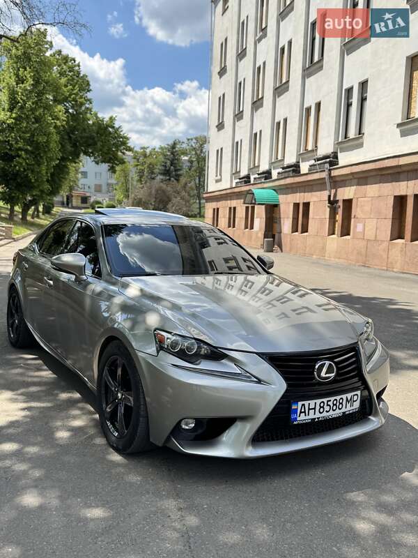 Седан Lexus IS 2015 в Краматорске