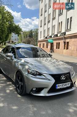 Седан Lexus IS 2015 в 
