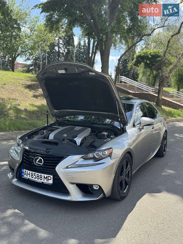 Седан Lexus IS 2015 в Краматорске