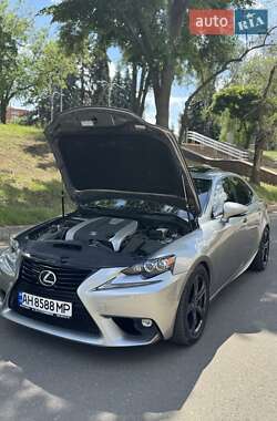 Седан Lexus IS 2015 в 