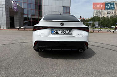 Седан Lexus IS 2021 в 