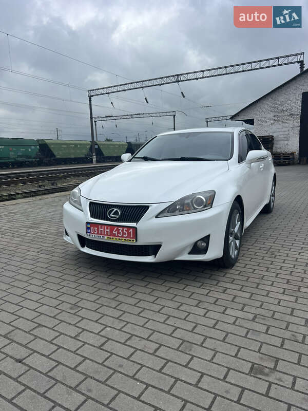 Седан Lexus IS 2012 в 