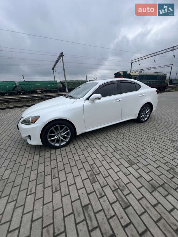 Седан Lexus IS 2012 в Дубно