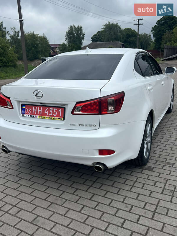 Седан Lexus IS 2012 в Дубно